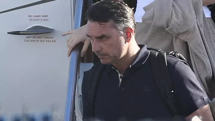 Flavio Bolsonaro video paylaşır, Braziliyanı ‘təqib’ səbəbindən tərk etdiyini bildirir