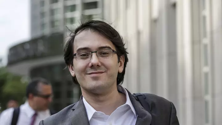 Martin Shkreli özünü həyat boyu dərman qadağasını pozduğunu canlı yayımladı, FTC bildirir