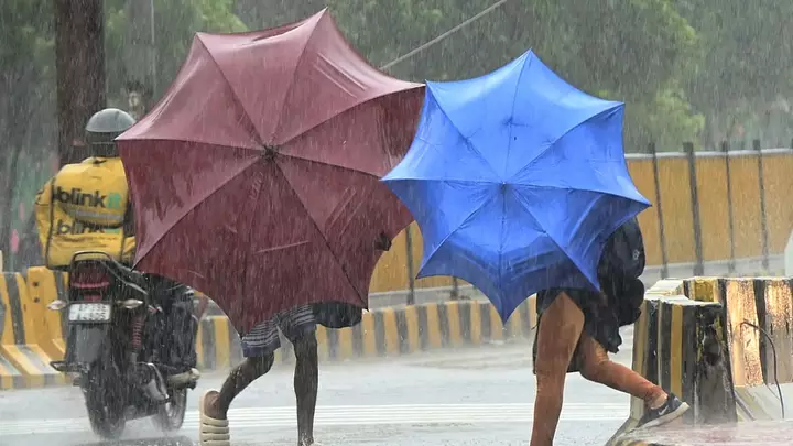 India evacuates tens of thousands as Cyclone Arnab makes landfall
