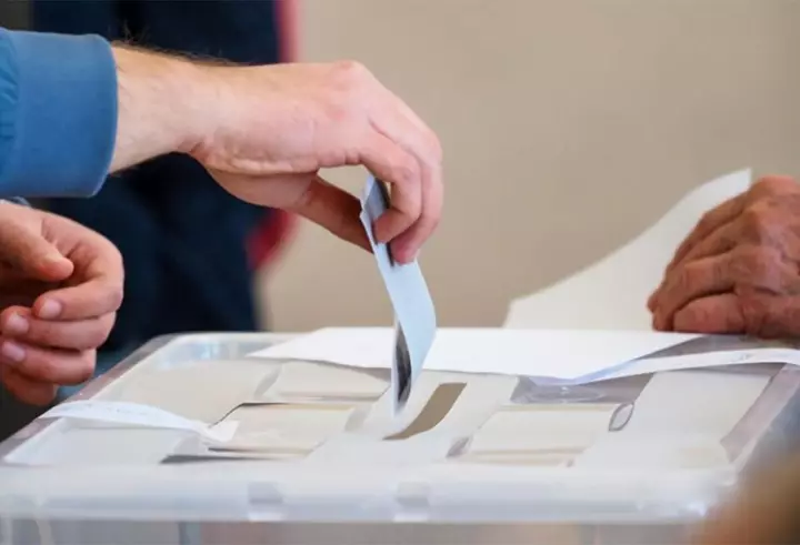 Bulgaria opens polls for presidential election