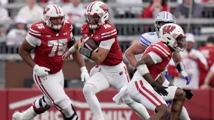 Iowa vs. Wisconsin odds, picks, predictions, line, spread: Saturday college football betting preview