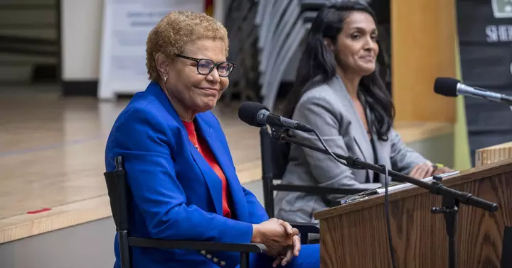 Live chat: Our columnists analyze L.A.'s mayoral debate