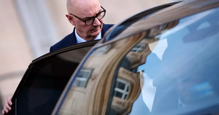Economy minister warns France could ‘hit the wall’ as new figures show GDP contraction