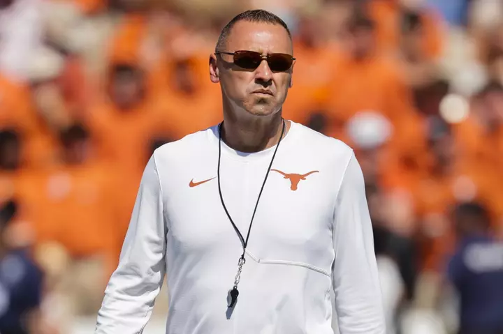 Texas' Steve Sarkisian Delivers Stern Message to Arch Manning