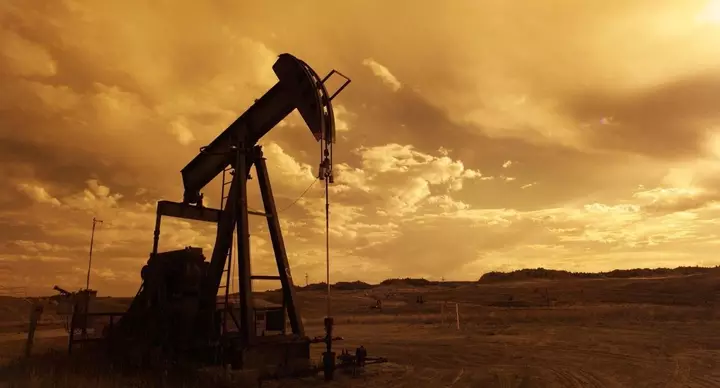 Azeri Light oil price falls to $124.14 per barrel