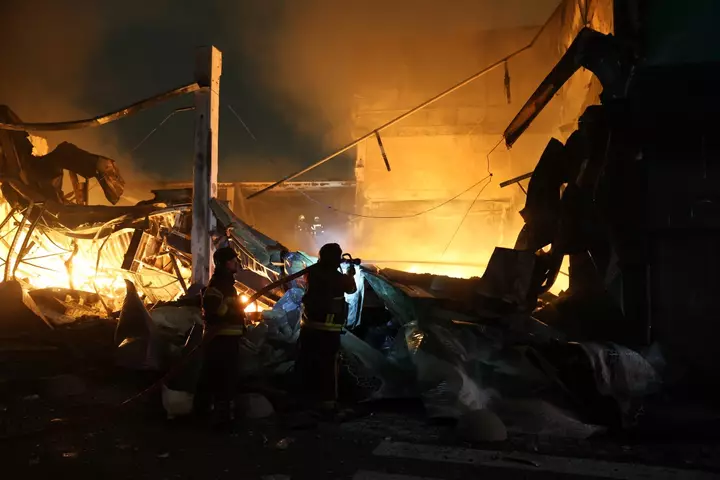 Russia Launches Deadly Missile Barrage on Ukraine Hours After Putin-US Talks