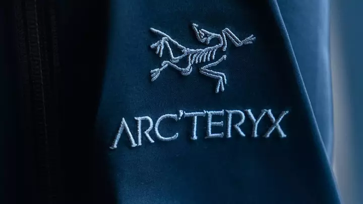 Arc'teryx-ın ikonik Atom izolyasiyalı sviteri hazırda REI-də $100 endirimlə