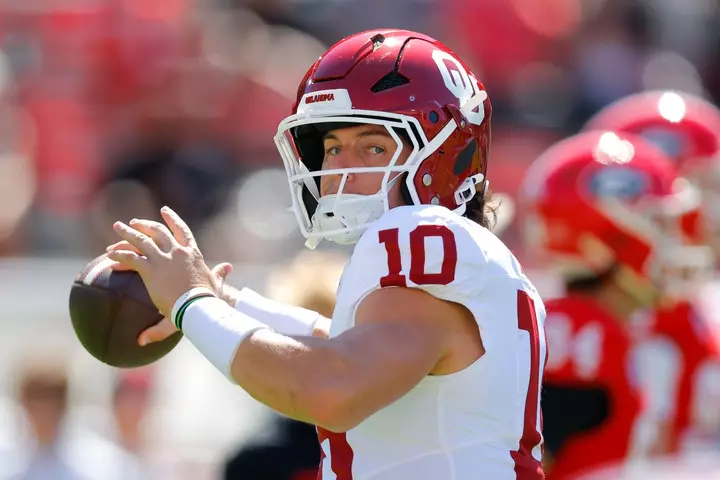 Oklahoma OC Firmly Backs QB John Mateer Amid ‘Backbreaking Errors’