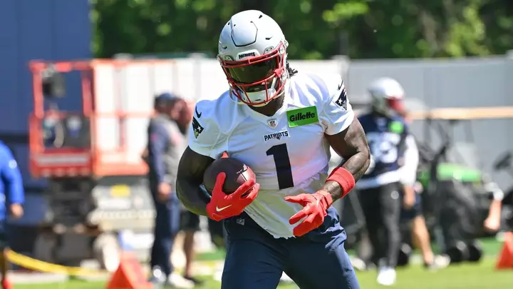 A.J. Brown injury update: Latest rumors, news on WR's status for Patriots in Week 6