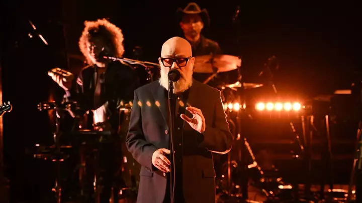 80-ci illərin rok əfsanəsi Michael Stipe ilk solo albomunu elan etdi — və o, tezliklə çıxacaq