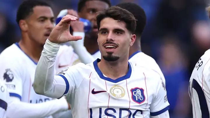 Chelsea inflict Everton's first defeat after Rogers escapes red