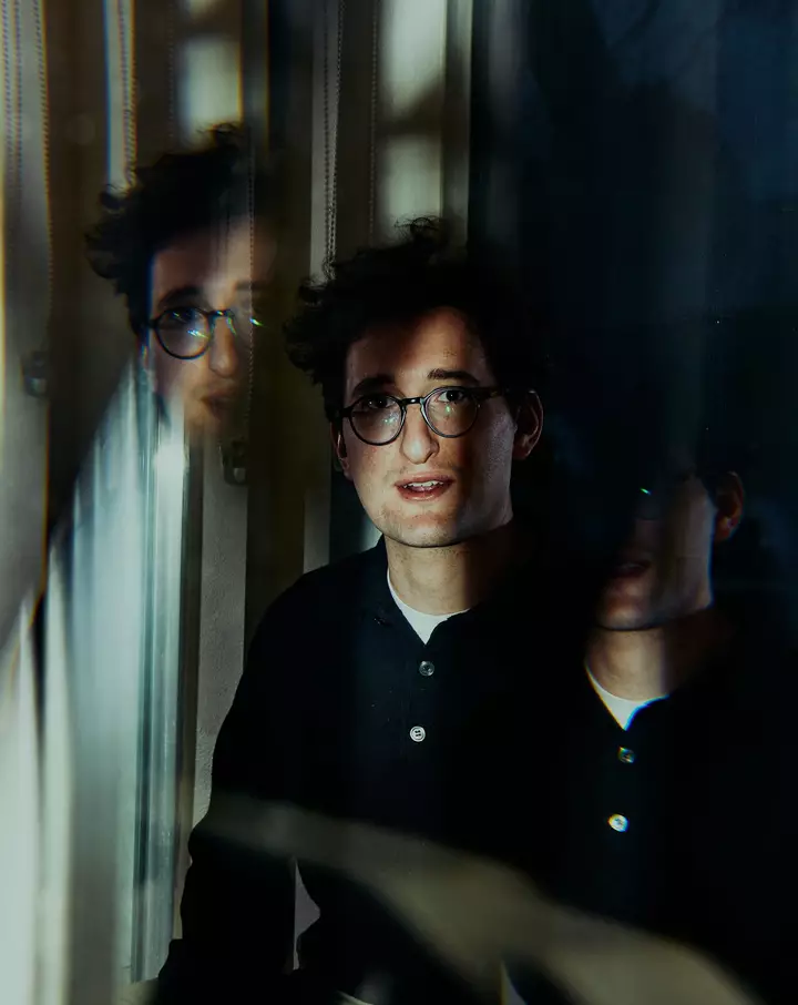 What’s It Like to Shack Up With Elizabeth Holmes? Just Ask Lance Oppenheim