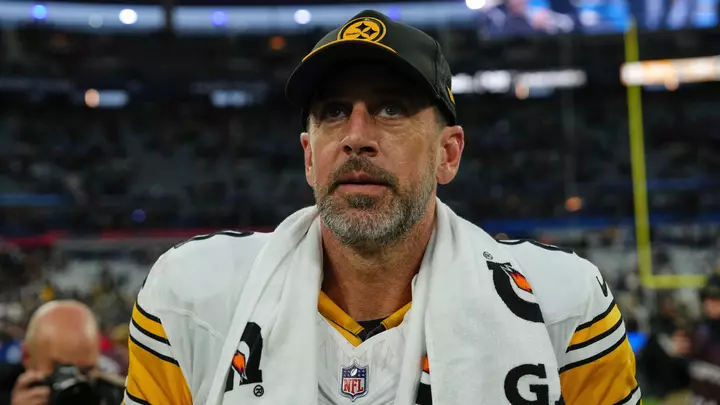 Rodgers Parisdə keçirilən ilk NFL oyununda Steelersi Sentluisə qarşı irəli çəkdi