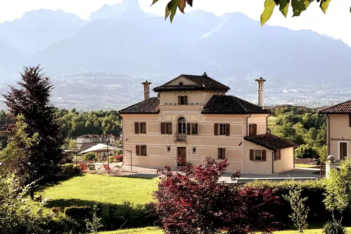 The 10 Best Airbnbs in the Dolomites for Your Cozy Alpine Vacation