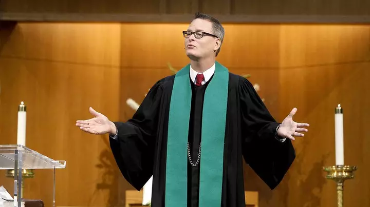 Müasir düşüncəli böyük kilsə pastoru, Demokrat namizədi George Floyd və BLM hadisələrindən sonra Ağ üstünlük üçün tövbə istədi
