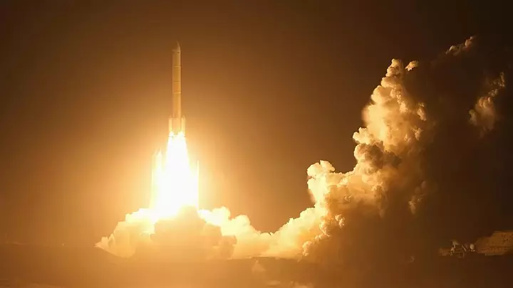 Japan launches unprecedented mission to bring back samples from Mars’ moon phobos