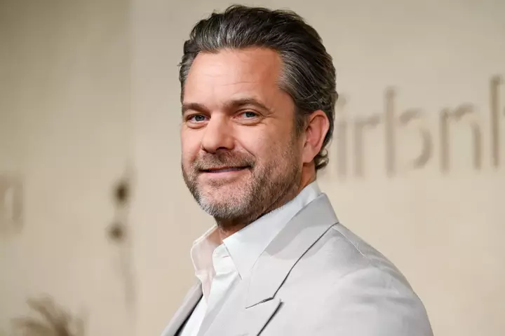Joshua Jackson Teases ‘Sex, Drugs and Rock ‘n’ Roll’ in New HBO Max Series ‘How to Survive Without Me’: ‘I’m Getting Too Old For This S—’