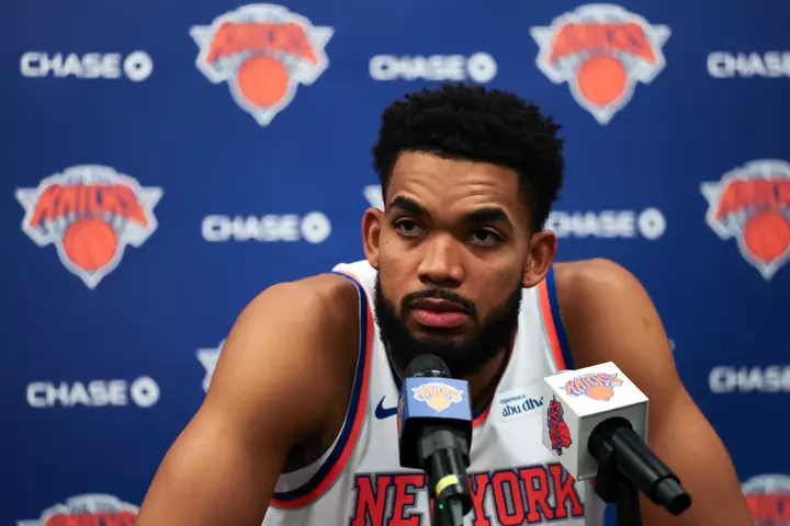 Knicks' Mike Brown Addresses Karl-Anthony Towns’ Wrist Injury Scare