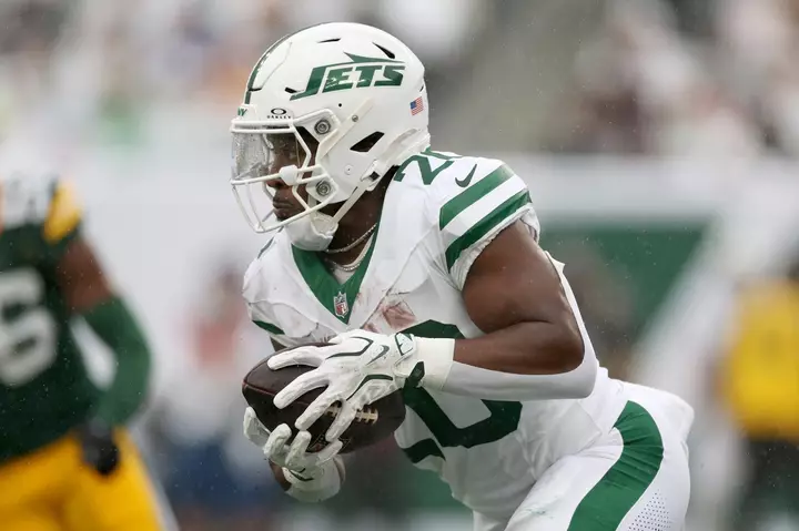 Jets Get Concerning Breece Hall News Hours Before Dolphins Game