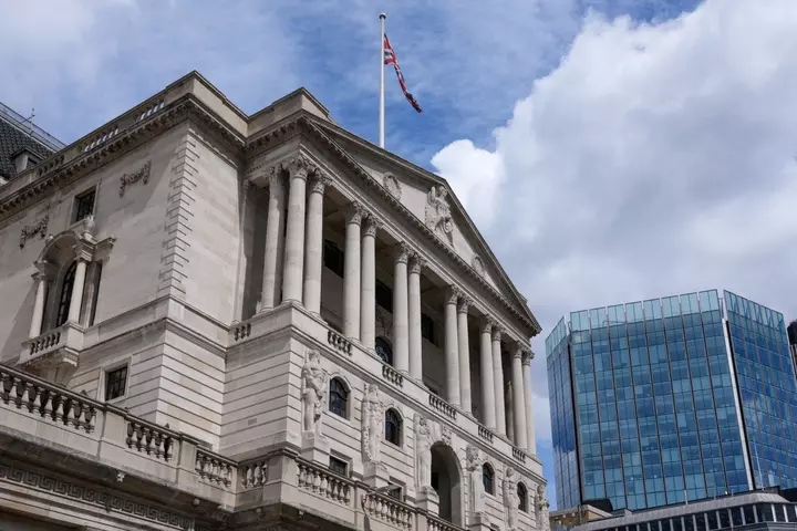 BOE Survey Points to Faster Price Rises, But Slowing Wage Growth