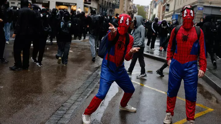 Canlı: Fransa Halloween etirazlarına hazırlaşır, hökumət sərt cavab vəd edir