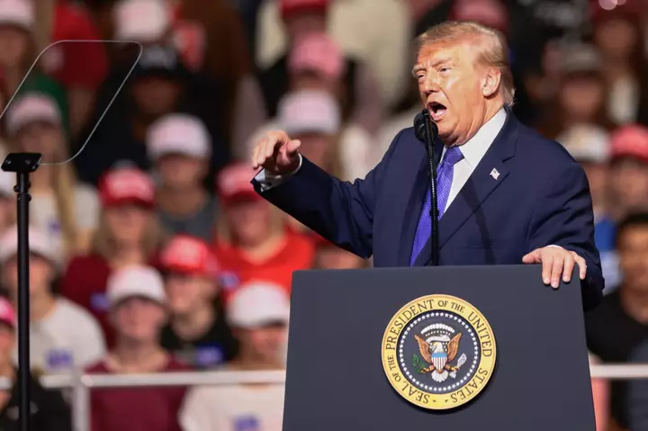 Trump Cancels Kansas Rally as New Poll Shows Republican Trailing Democrat