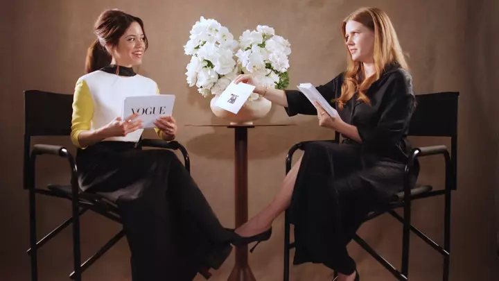 'Klara və Günəş' ulduzları Cenna Orteqa və Eymi Adams son 'Off the Cuff'-da qarşılaşır
