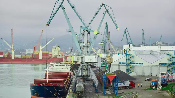 Batumi Limanı altı ay ərzində yük həcmi 13% artaraq 6,25 milyon tona çatdı