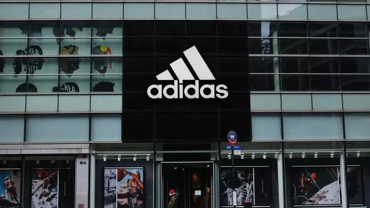 Amazon, ‘Çox Rahat’ Adidas Crew Corablarını Hər Cütə 3 Dolların Altında Satır