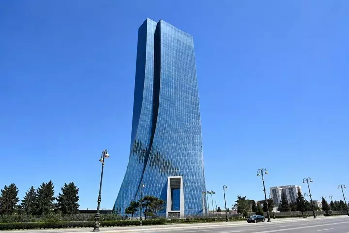 AMB: Bank sektorunda izafi likvidlik 6,2 milyard manat təşkil edib
