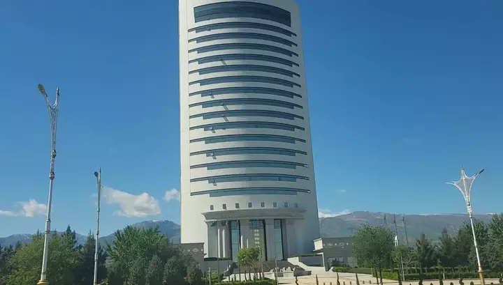 Türkmən mübadilə qiymətləri neft‑kimya məhsulları düşdükcə 52,4% enir
