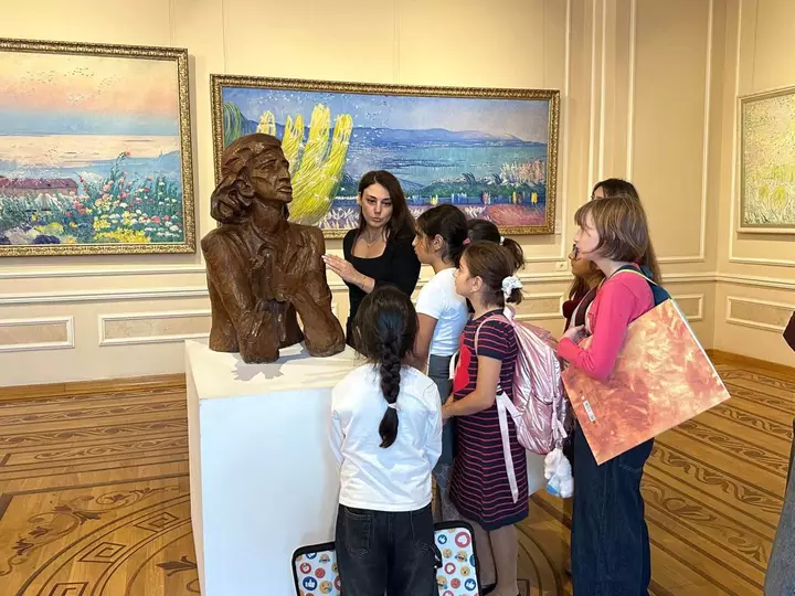 Young art enthusiasts find inspiration at National Art Museum