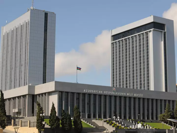 Azərbaycan 2027-ci il dövlət büdcəsi layihəsini parlamentə təqdim edir