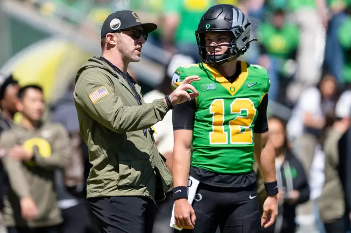 Oregon Fires Coach 1 Day After Embarrassing Loss to Illinois