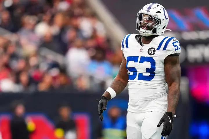 Colts 100-tackle linebacker ilə yenidən birləşir