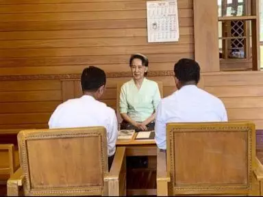 Rare photos of Myanmar's ex-leader Aung San Suu Kyi show her receiving books sent by King Charles