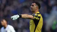 Martinez 'back in a few weeks' after operation